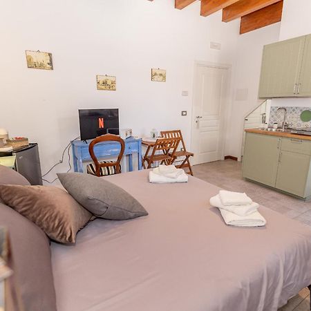 Centro Storico Redmood House A 5 Min Dal Mare, Breakfast, Aria Condizionata, Wi-Fi E Netflix Leilighet Barletta Eksteriør bilde
